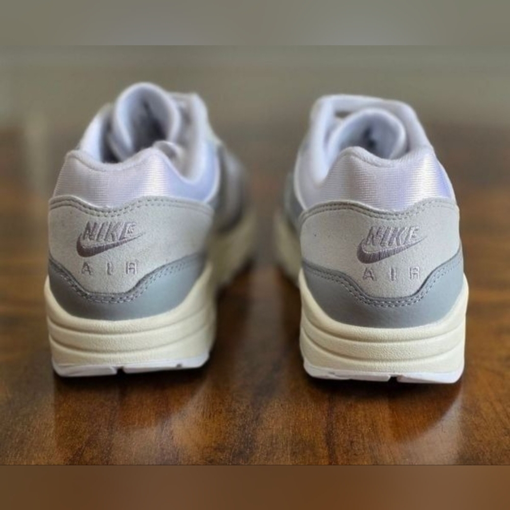 GRAY- PURE PLATINUM WOMENS NIKE AIR MAX 1 - Picture 5 of 6